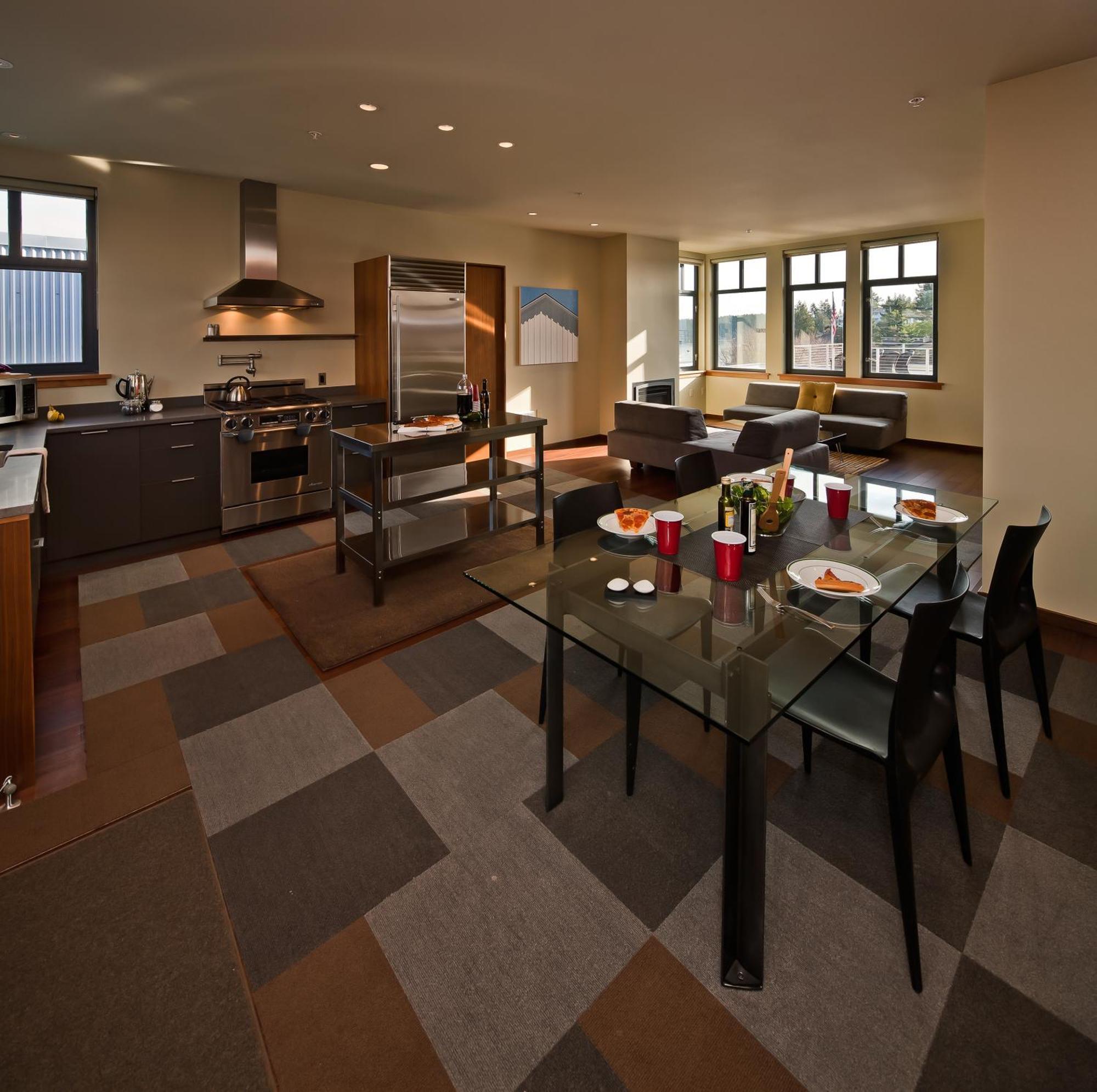 פריידי הרבור Island Inn At 123 West חדר תמונה